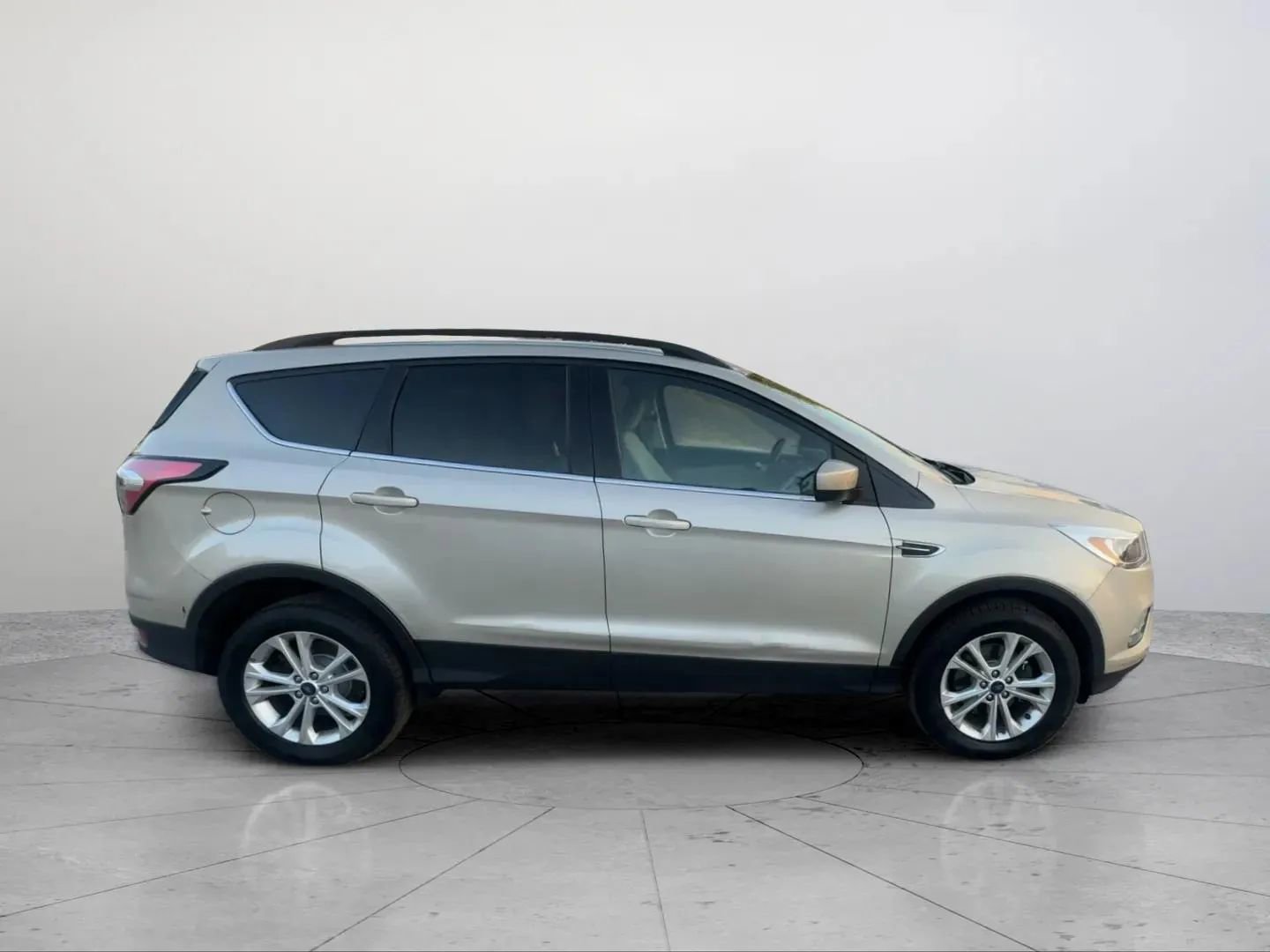 Used 2018 Ford Escape SE FWD image 6