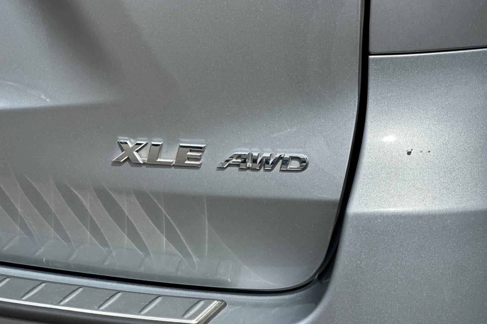 Used 2015 Toyota Highlander XLE AWD/4WD image 29