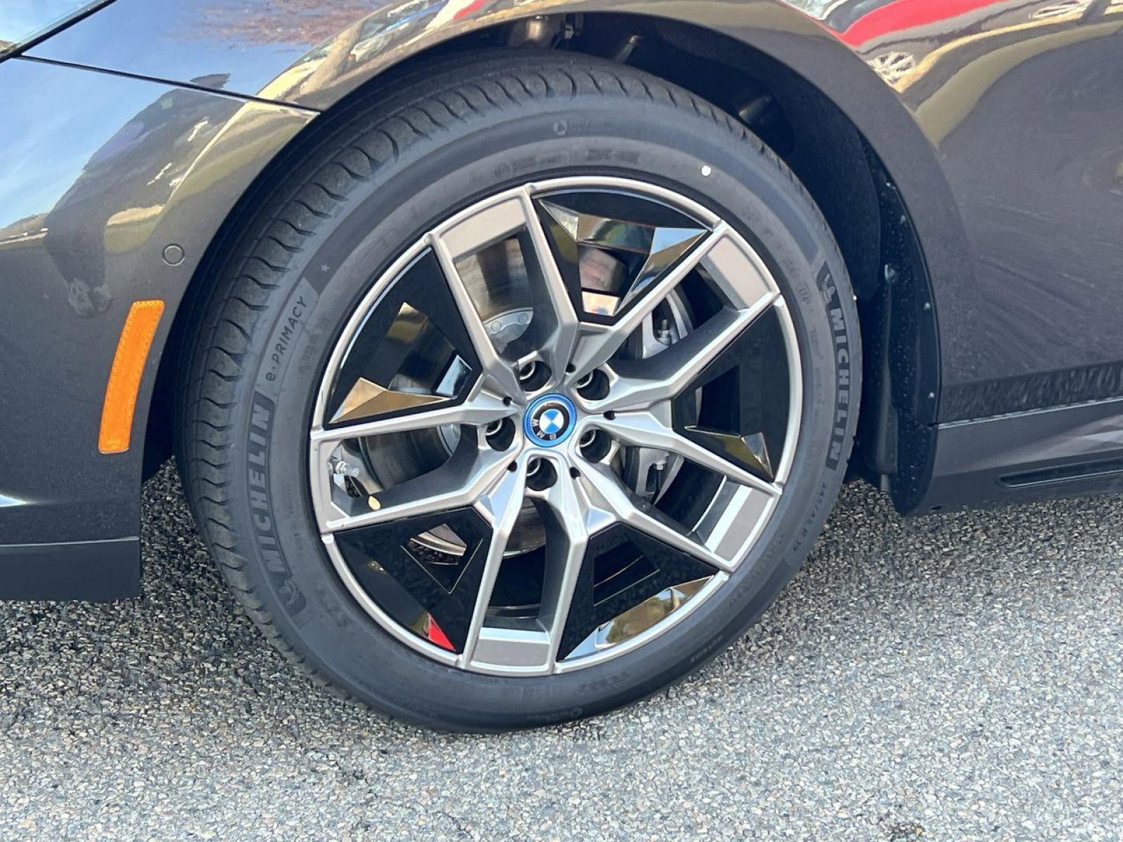 New 2025 BMW i5 xDrive40 w/ M Sport Package image 9