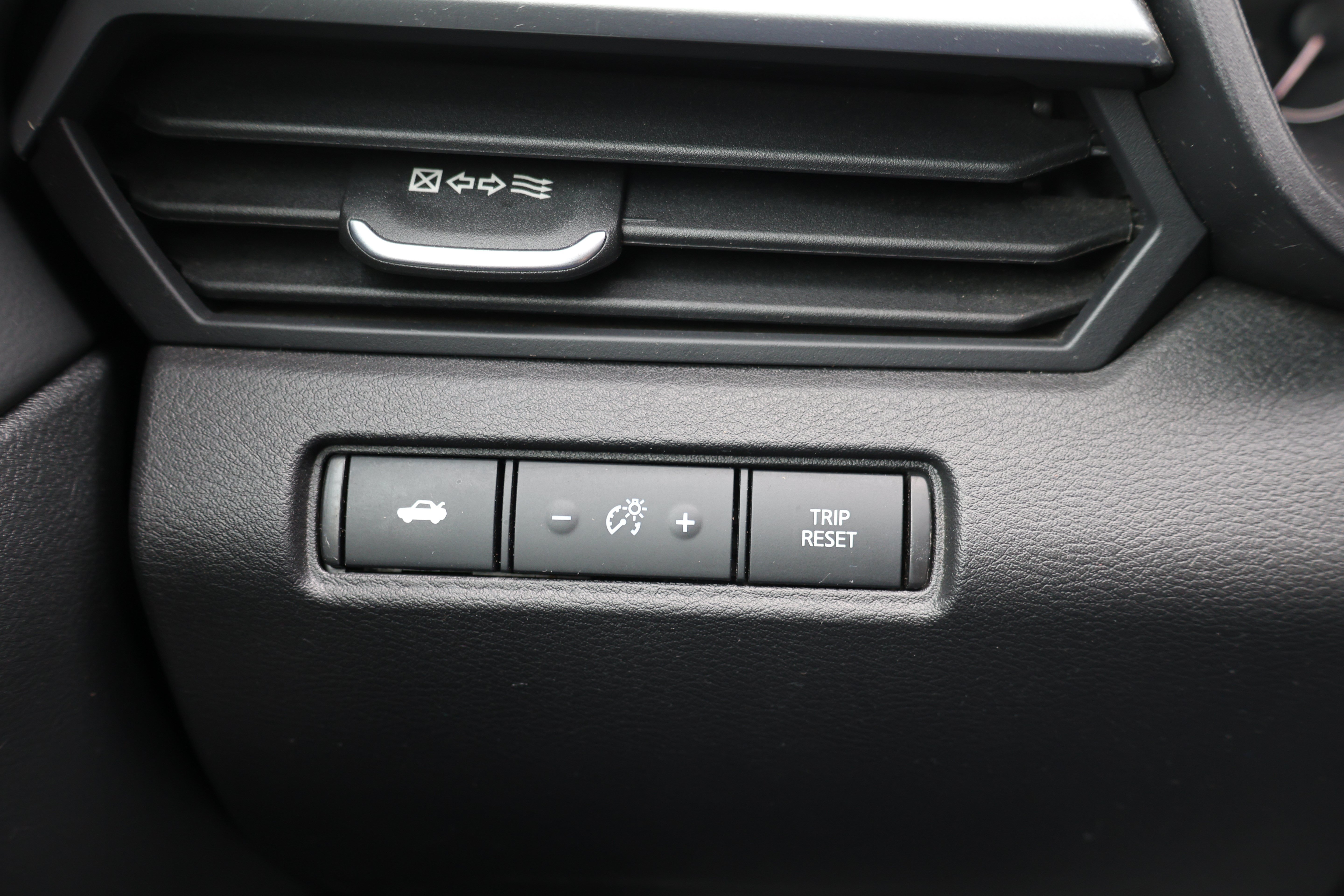 Used 2025 Nissan Altima 2.5 SV FWD image 29