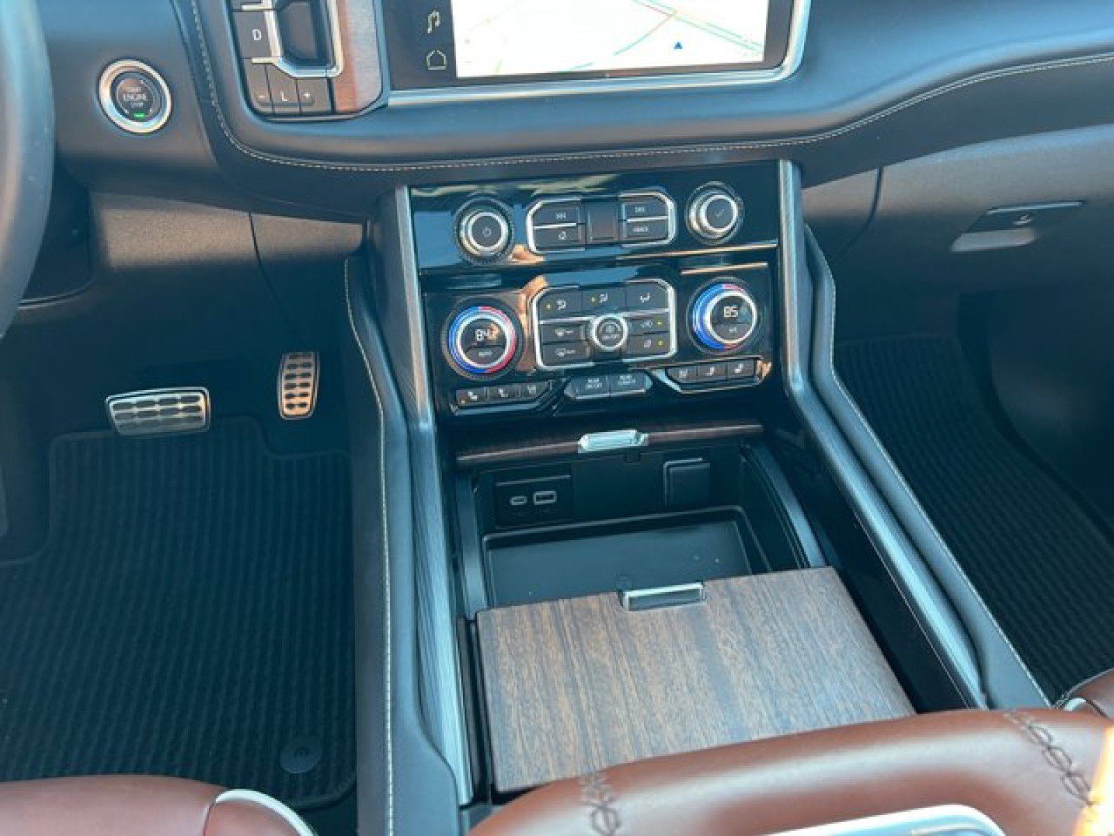 Used 2024 GMC Yukon XL Denali Ultimate image 19