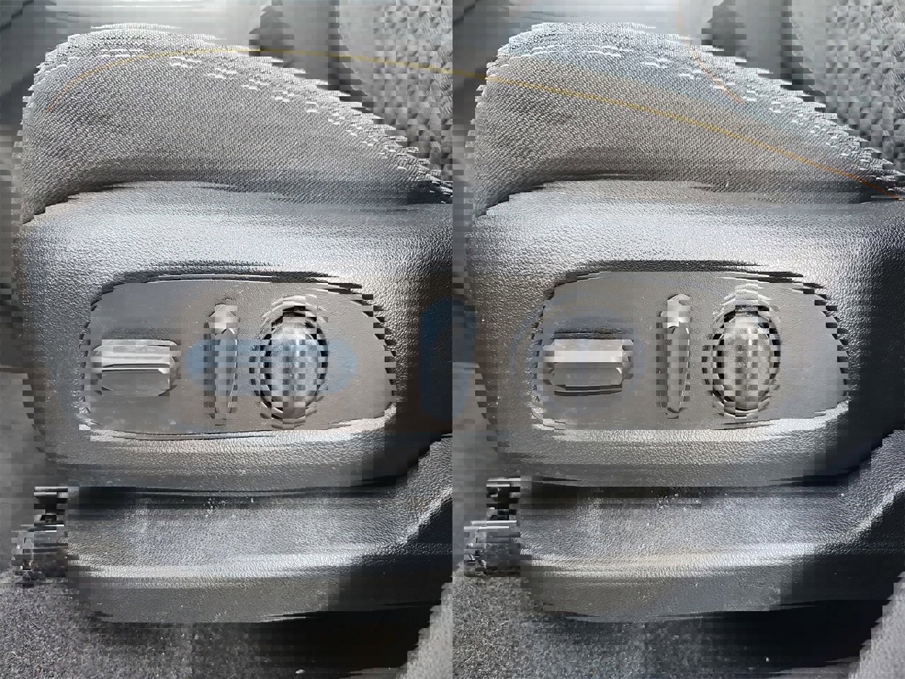 Used 2023 Chevrolet Equinox LT image 28