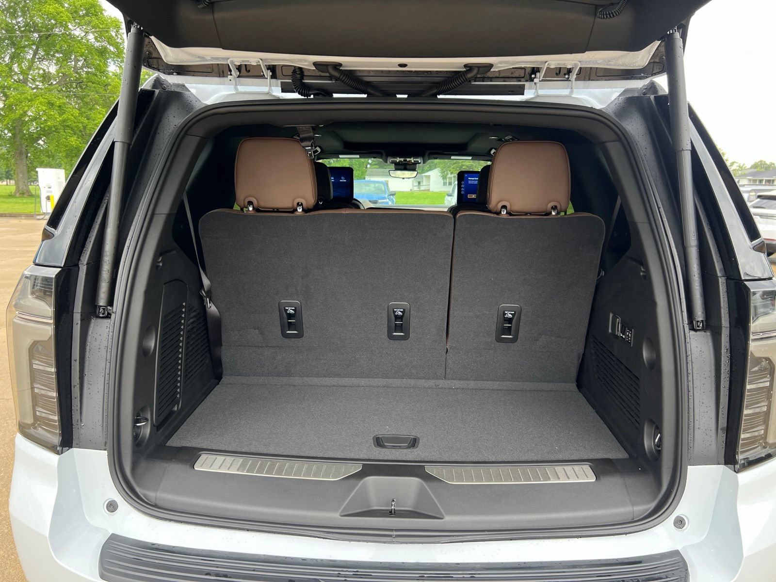 New 2026 Chevrolet Tahoe High Country AWD/4WD image 32