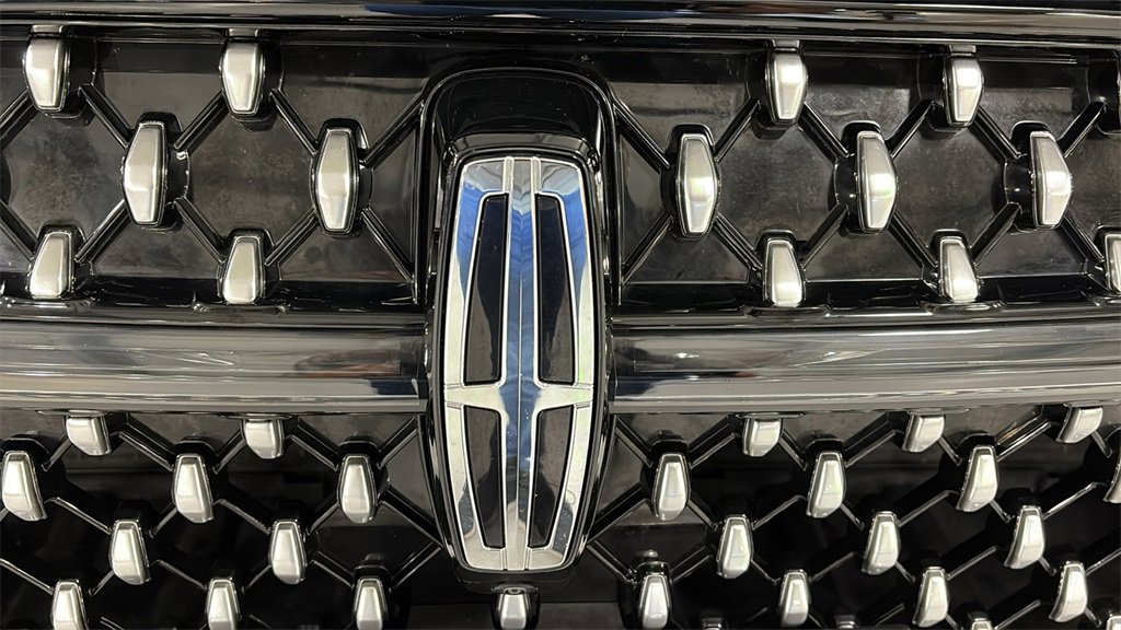 Used 2025 Lincoln Nautilus Premier w/ Equipment Group 102A image 8