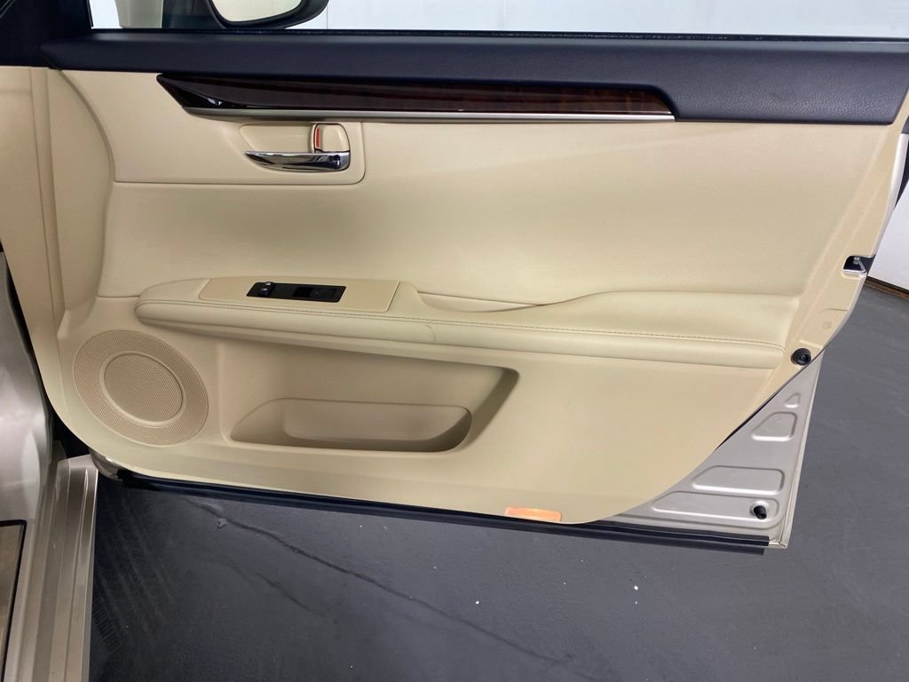 Used 2014 Lexus ES 350 w/ Luxury Package FWD image 31