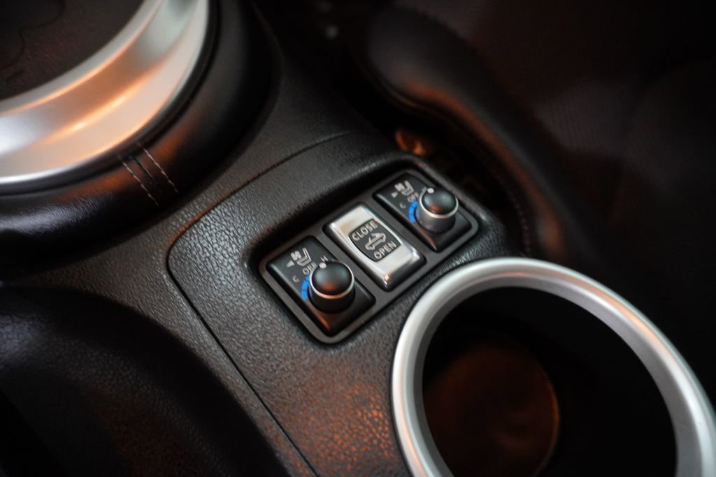 Used 2010 Nissan 370Z Touring image 22