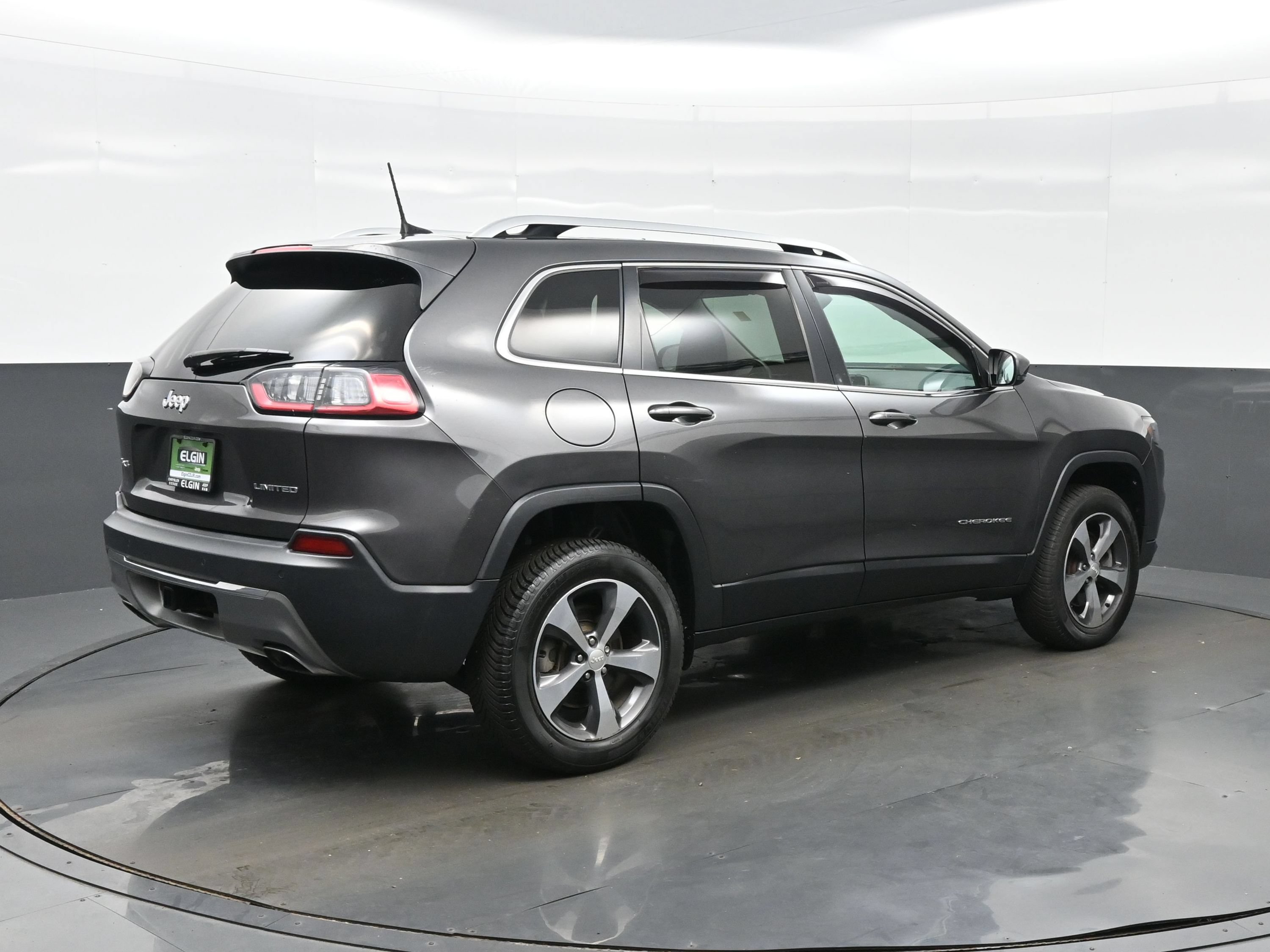 Used 2019 Jeep Cherokee Limited w/ Trailer Tow Group AWD/4WD image 8