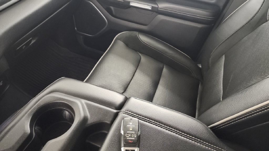 Used 2019 RAM 1500 Laramie AWD/4WD image 19