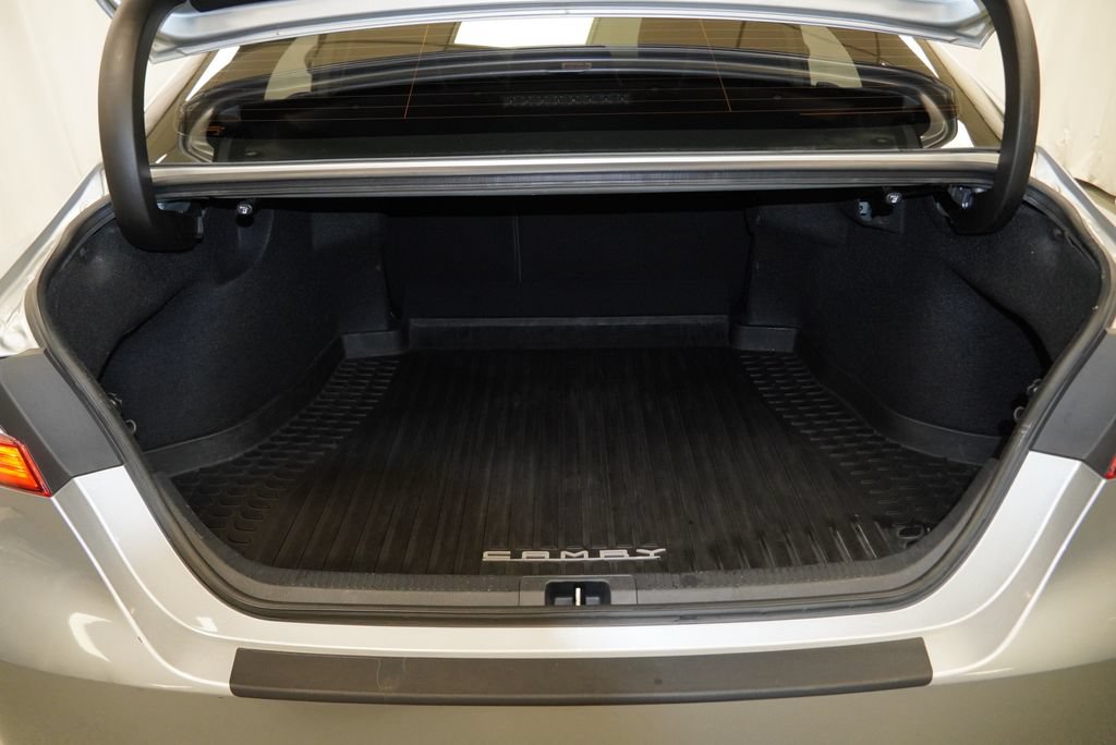 Used 2020 Toyota Camry SE FWD image 44