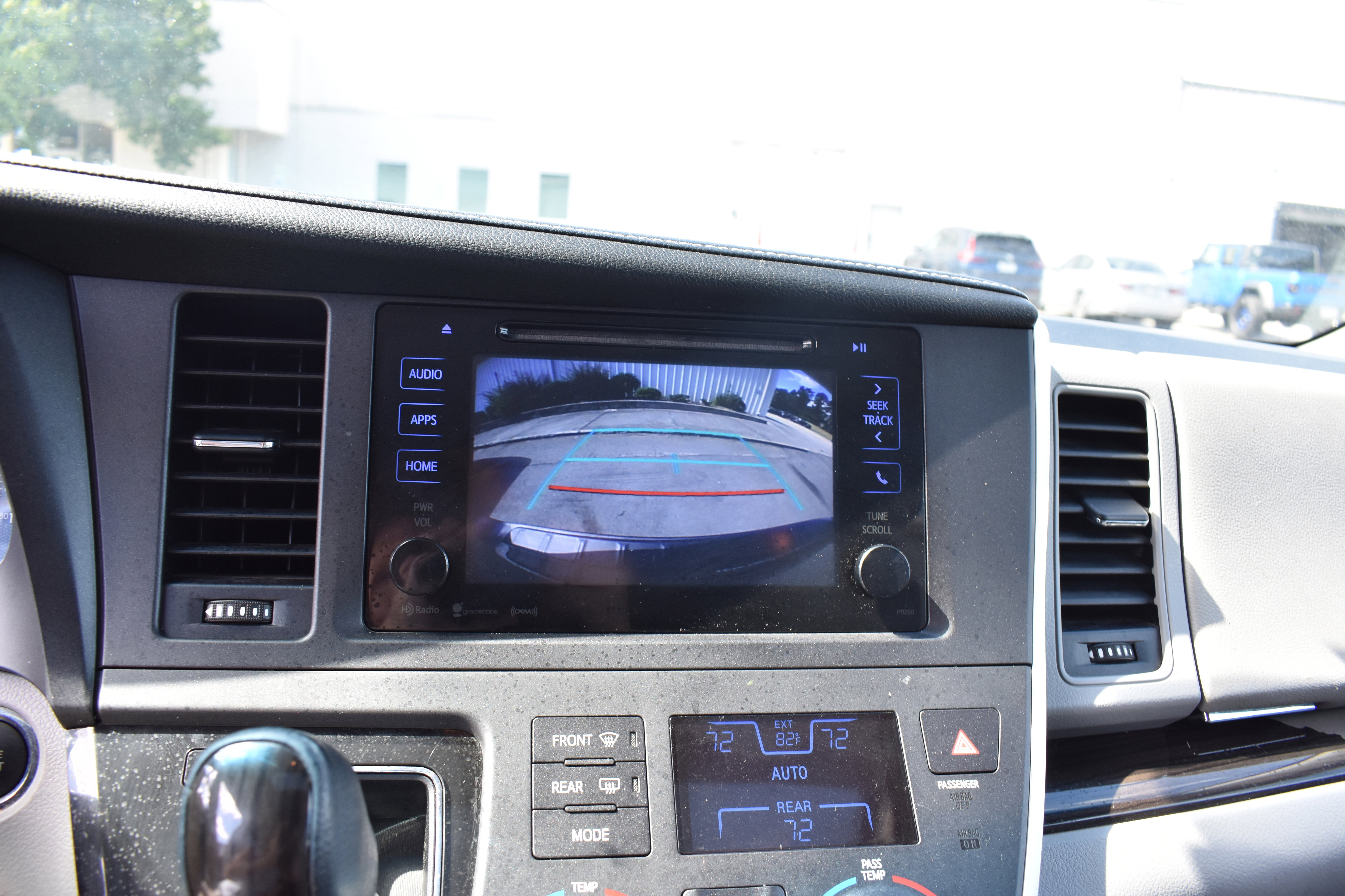 Used 2017 Toyota Sienna L image 19