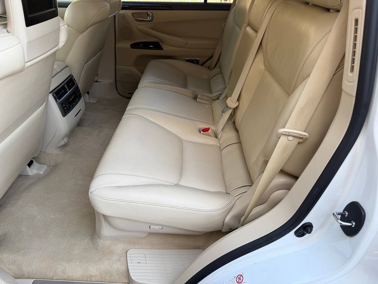 Used 2013 Lexus LX 570 4WD w/ Luxury Pkg image 98