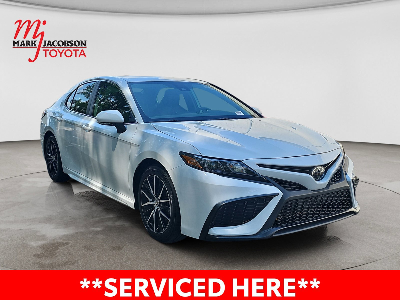 Used 2023 Toyota Camry SE FWD image 5