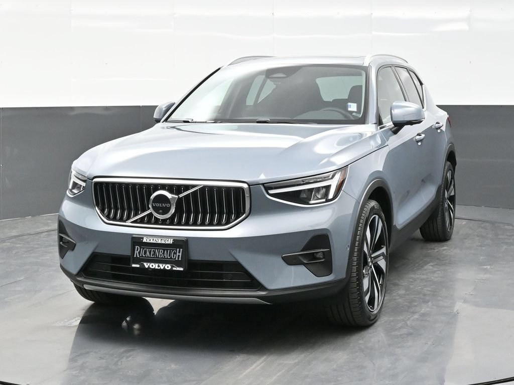 Used 2023 Volvo XC40 B5 Ultimate w/ Protection Package Premier AWD/4WD image 2