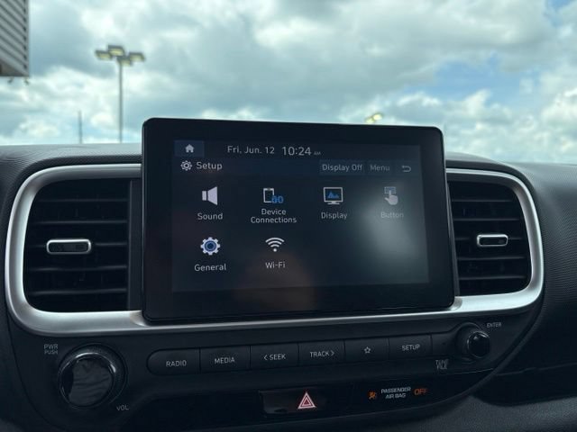 Used 2023 Hyundai Venue SEL FWD image 19