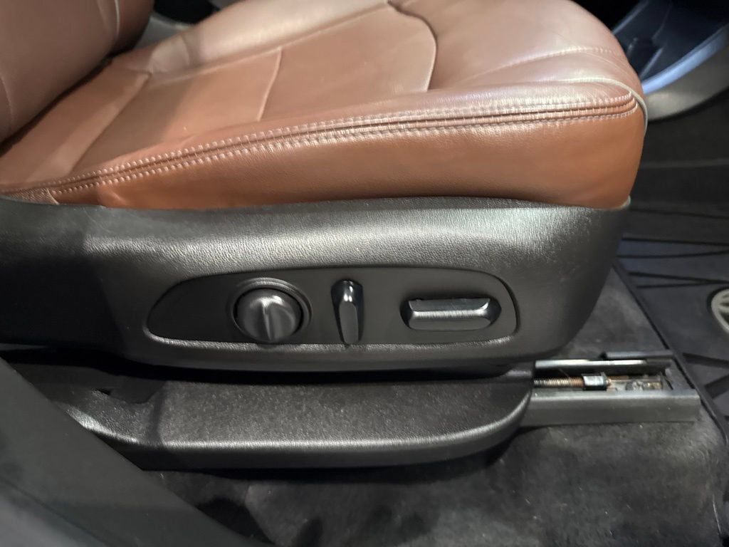 Used 2018 Buick Enclave Avenir w/ Avenir Technology Package AWD/4WD image 13