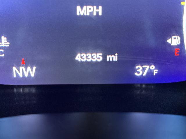 Certified 2025 Chrysler Pacifica Limited image 6