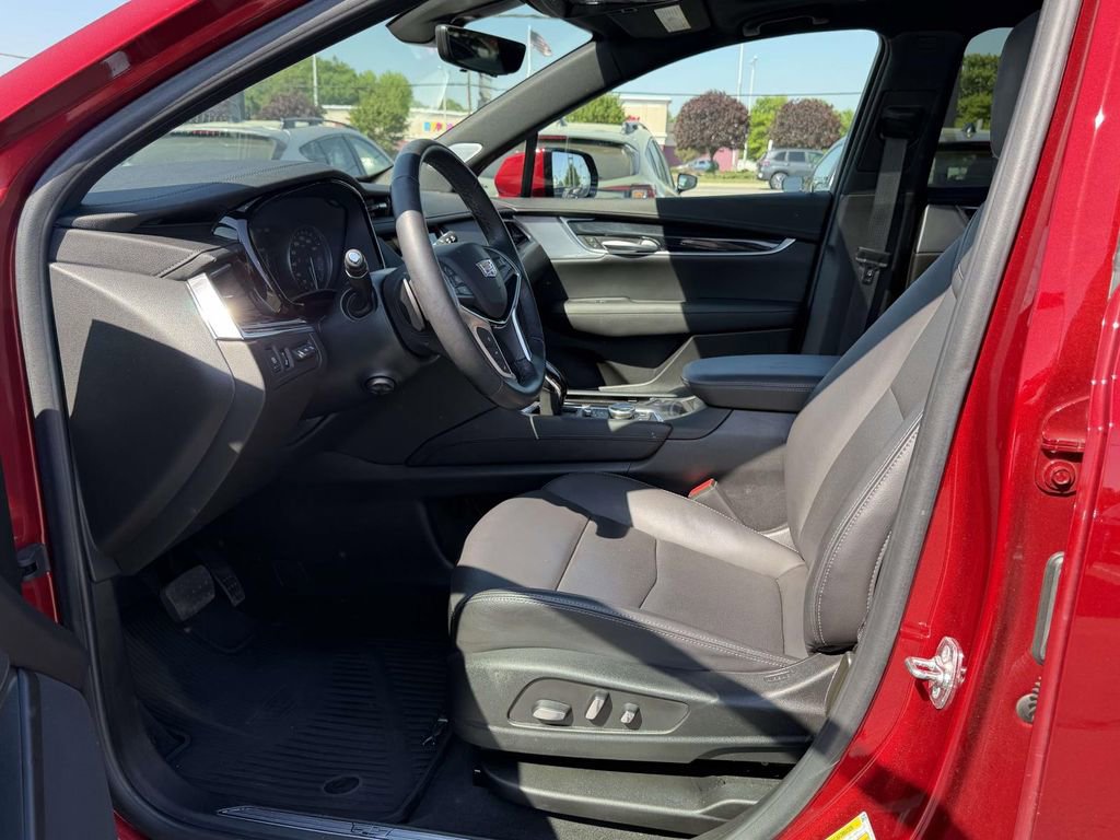 Certified 2024 Cadillac XT5 Premium Luxury w/ Technology Package AWD/4WD image 18