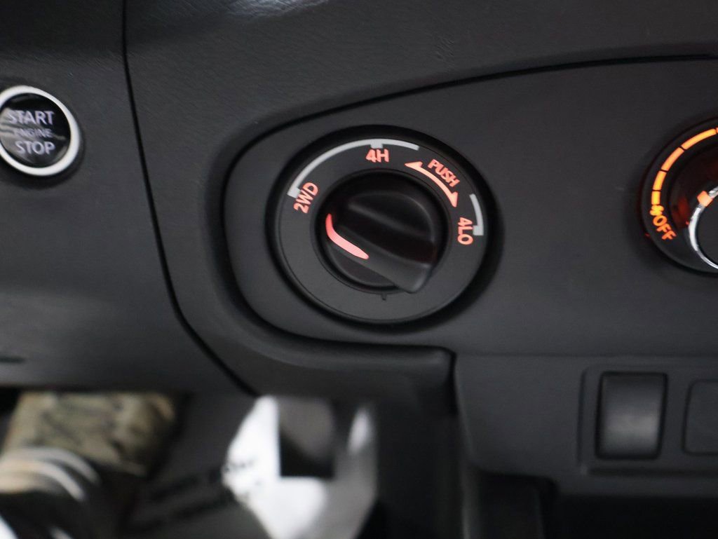 Used 2024 Nissan Frontier SV image 29