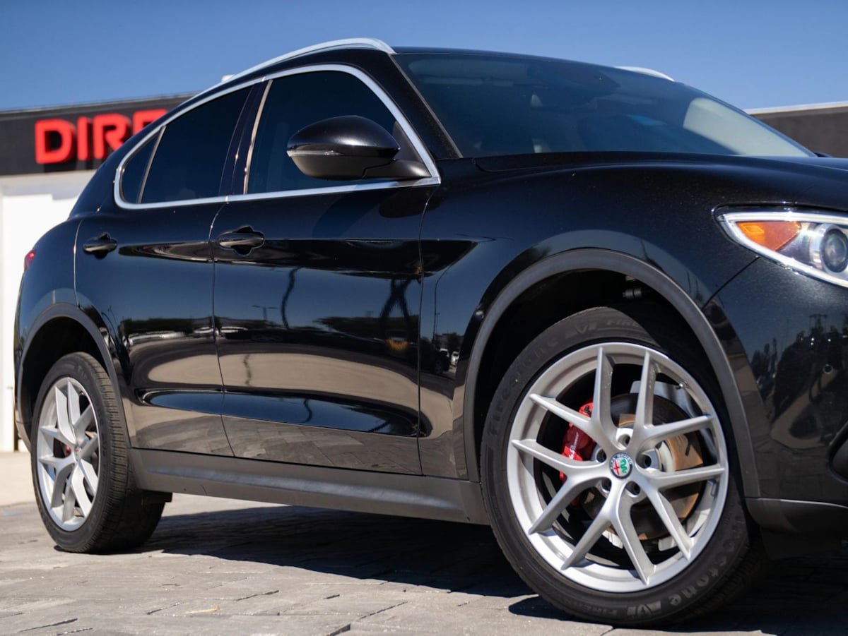 Used 2018 Alfa Romeo Stelvio Ti AWD/4WD image 2
