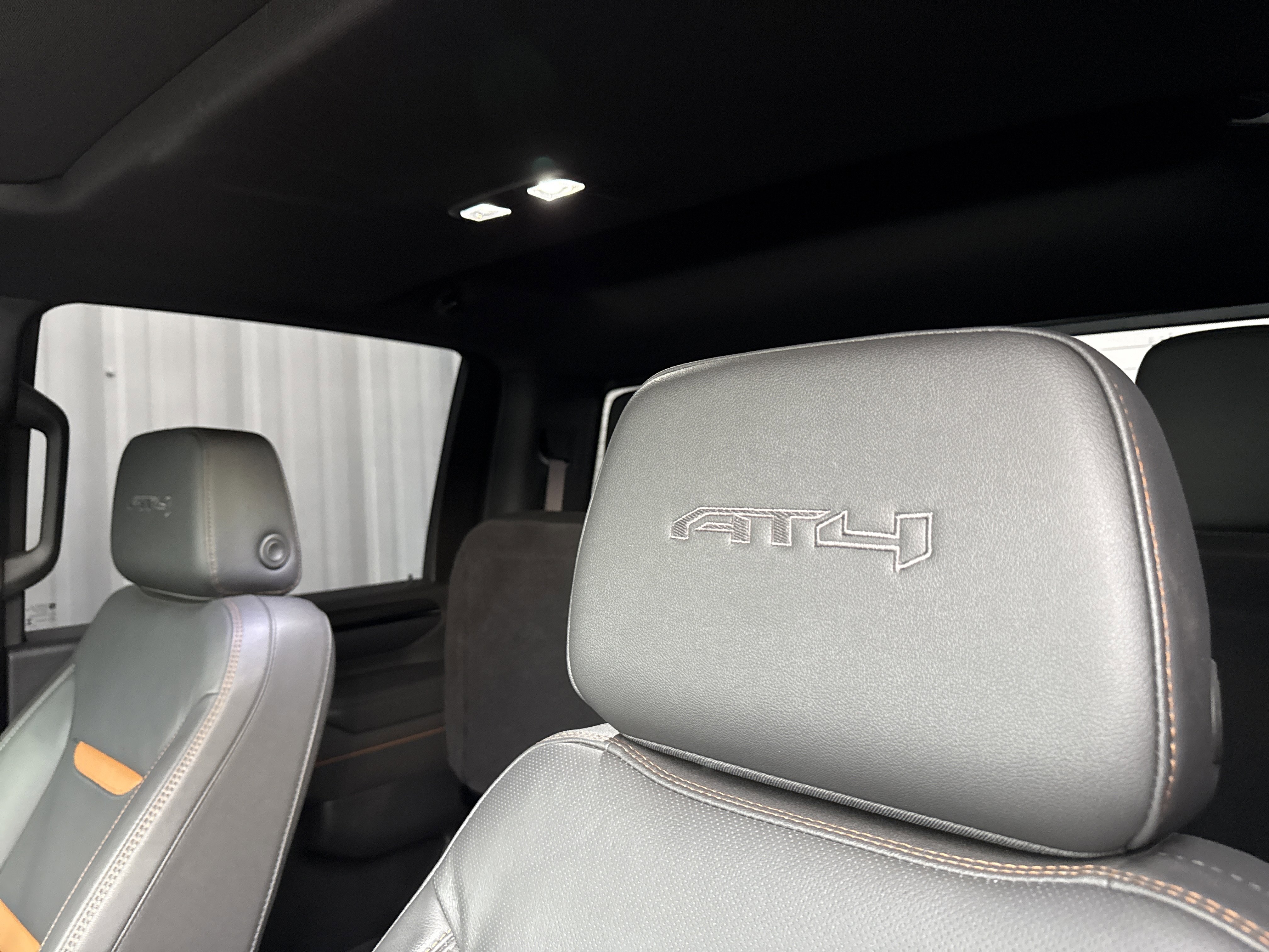 Used 2025 GMC Sierra 2500 AT4 w/ AT4 Premium Plus Package image 17