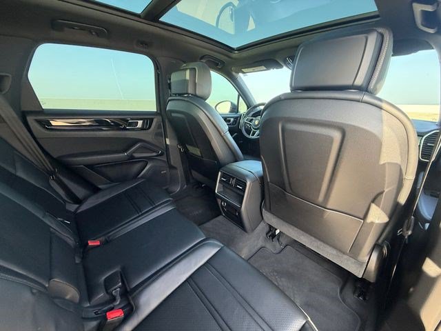 Used 2021 Porsche Cayenne w/ Premium Package AWD/4WD image 17