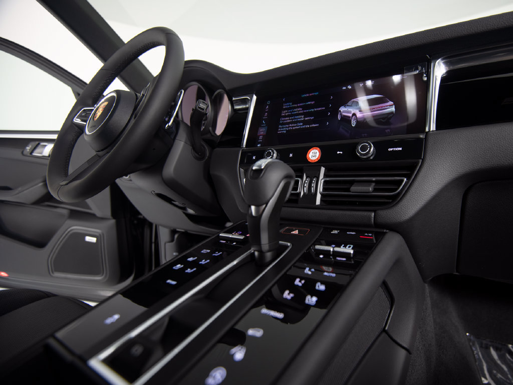 Certified 2026 Porsche Macan AWD/4WD image 32