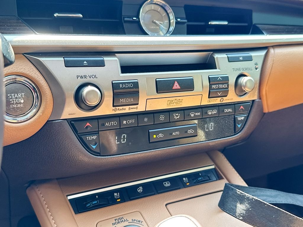 Used 2017 Lexus ES 350 w/ Ultra Luxury Package FWD image 28