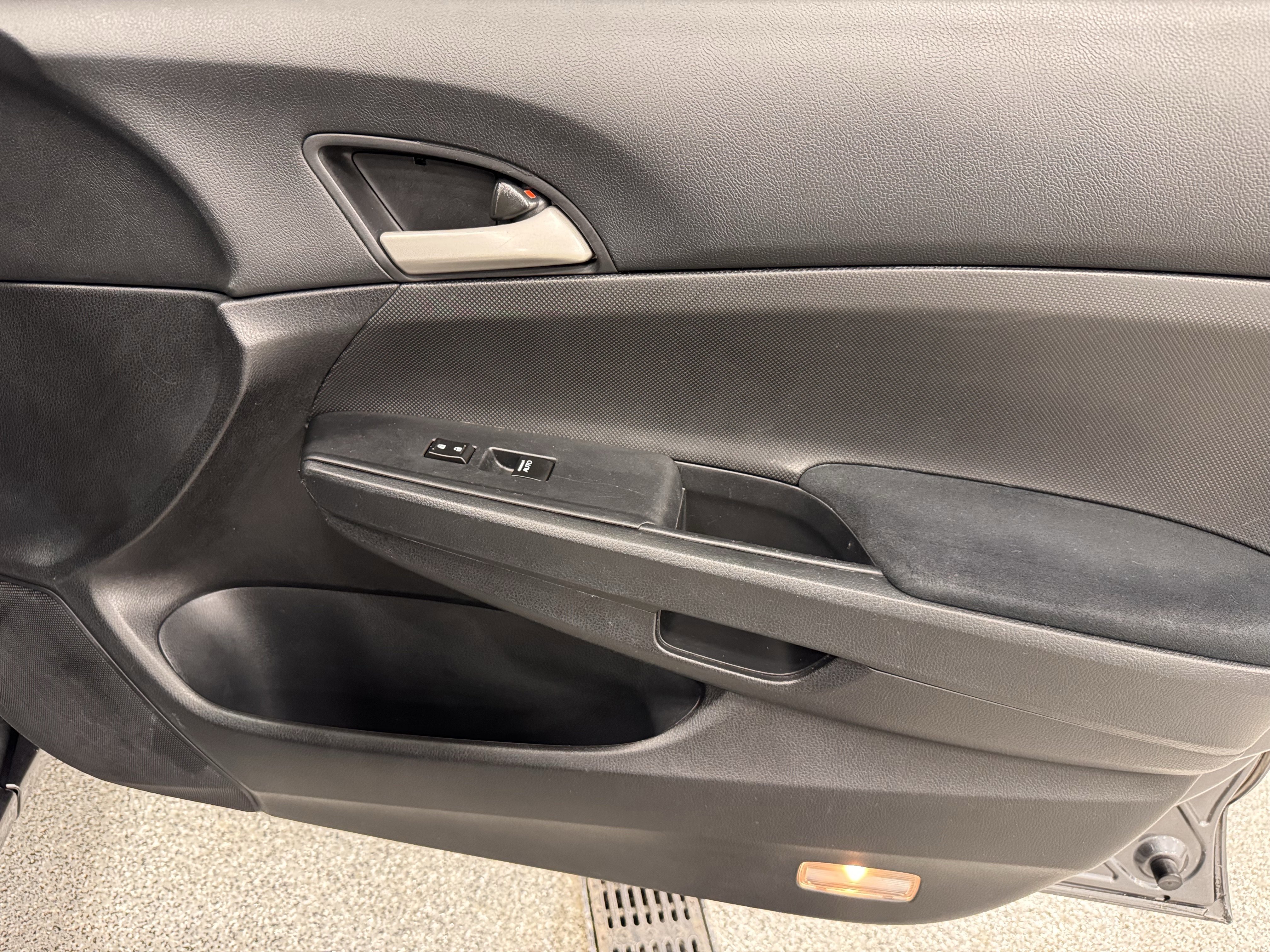 Used 2011 Honda Accord LX-P image 24