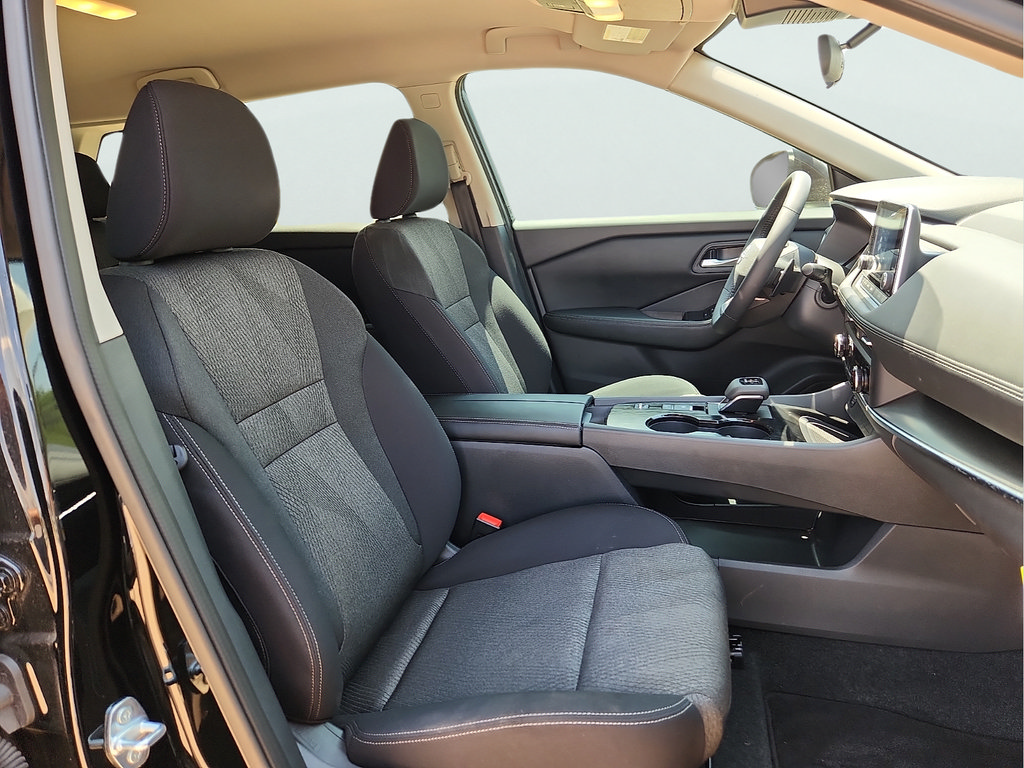 Used 2026 Nissan Rogue SV FWD image 17