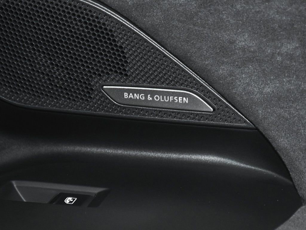 Used 2025 Audi S6 e-tron Prestige w/ 21" Black Optic Package image 39