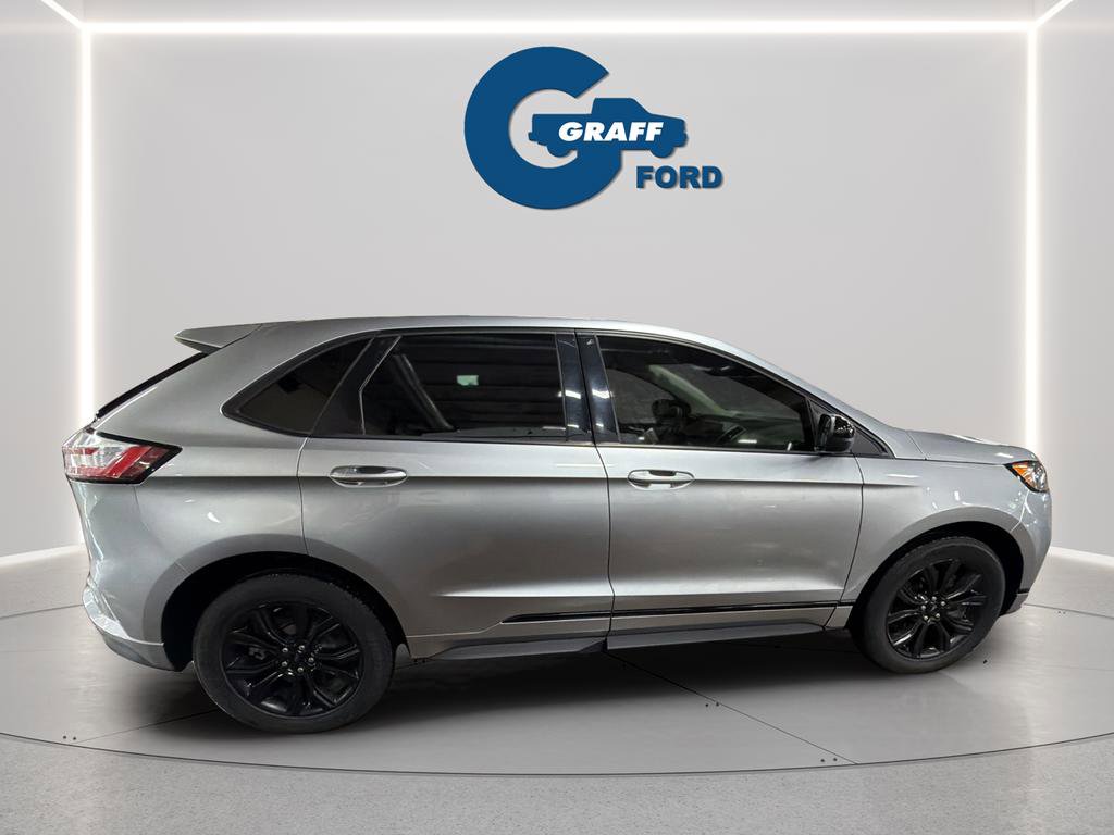 Used 2022 Ford Edge SE w/ Black Appearance Package image 9
