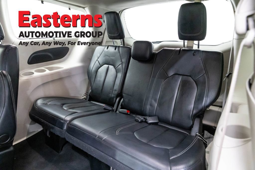 Used 2022 Chrysler Pacifica Touring-L image 27
