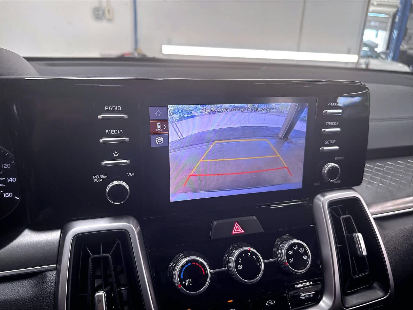 Used 2022 Kia Sorento LX AWD/4WD image 17