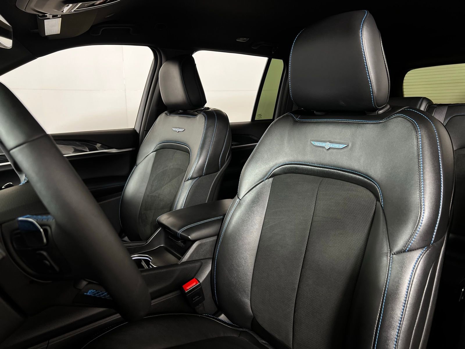 Used 2024 Jeep Grand Cherokee Trailhawk image 13