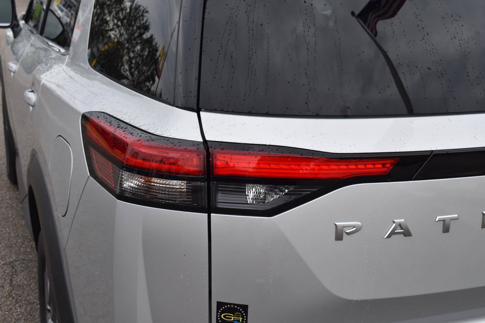 Used 2024 Nissan Pathfinder SV FWD image 7
