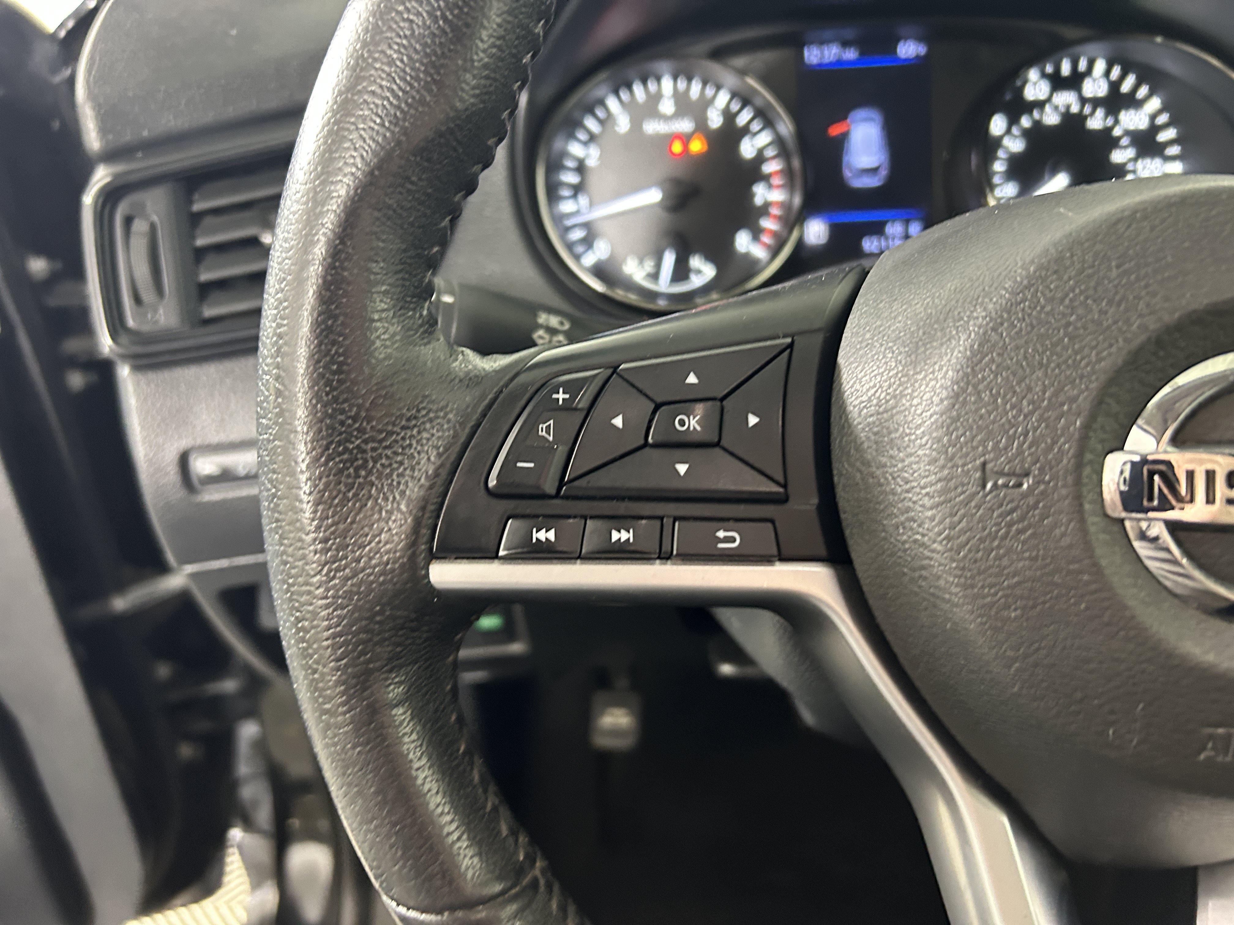 Used 2020 Nissan Rogue SV AWD/4WD image 13