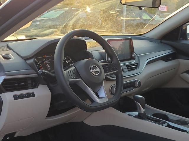 Used 2025 Nissan Altima 2.5 SV FWD image 10