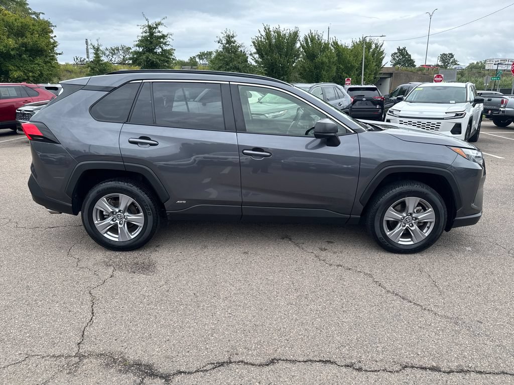 Used 2025 Toyota RAV4 LE AWD/4WD image 9