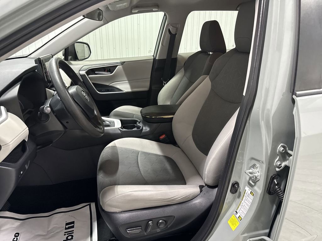 Used 2020 Toyota RAV4 XLE image 20