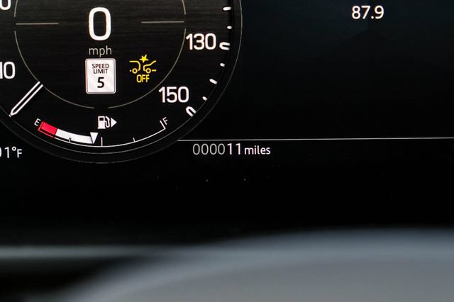 New 2026 Land Rover Defender 110 X-Dynamic SE AWD/4WD image 25