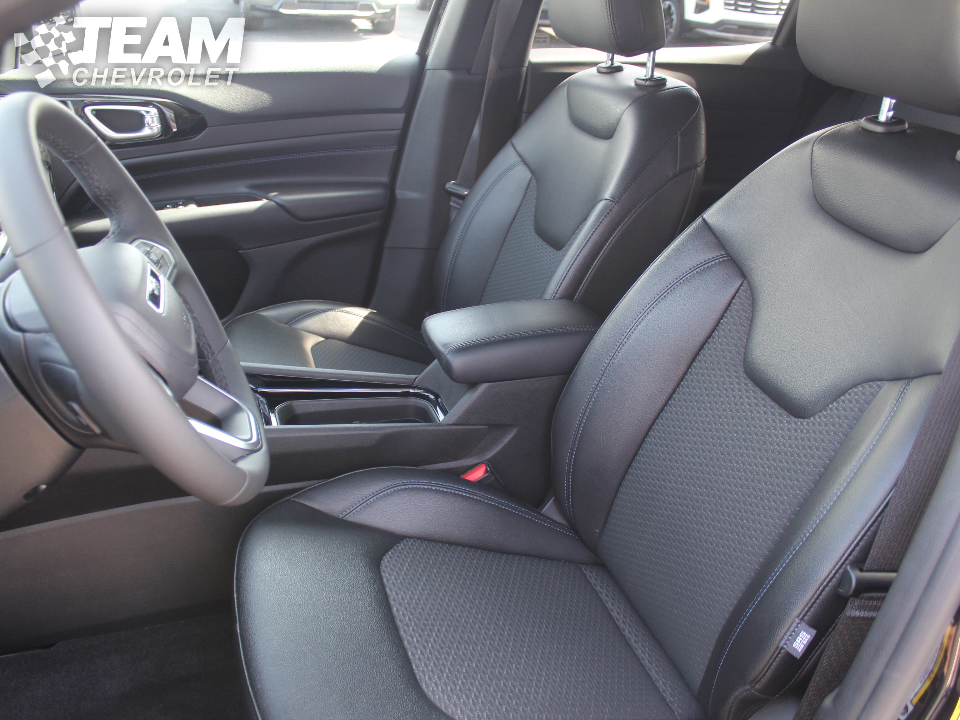 Used 2025 Jeep Compass Latitude w/ Convenience Group AWD/4WD image 11