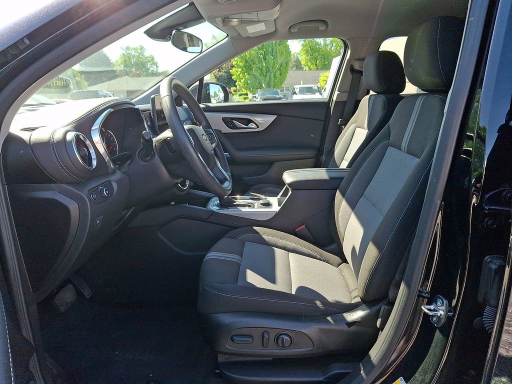 Used 2025 Chevrolet Blazer LT FWD image 12