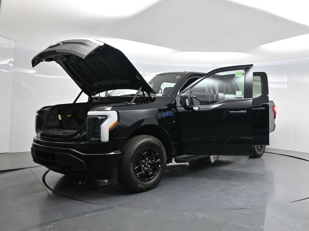 Used 2025 Ford F150 Lightning XLT image 33