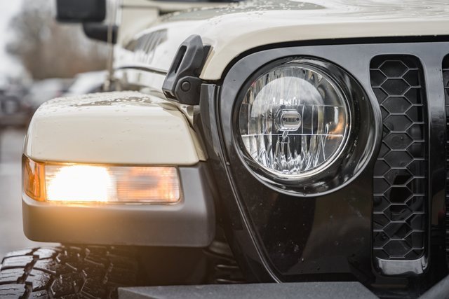 Used 2022 Jeep Gladiator Willys image 15