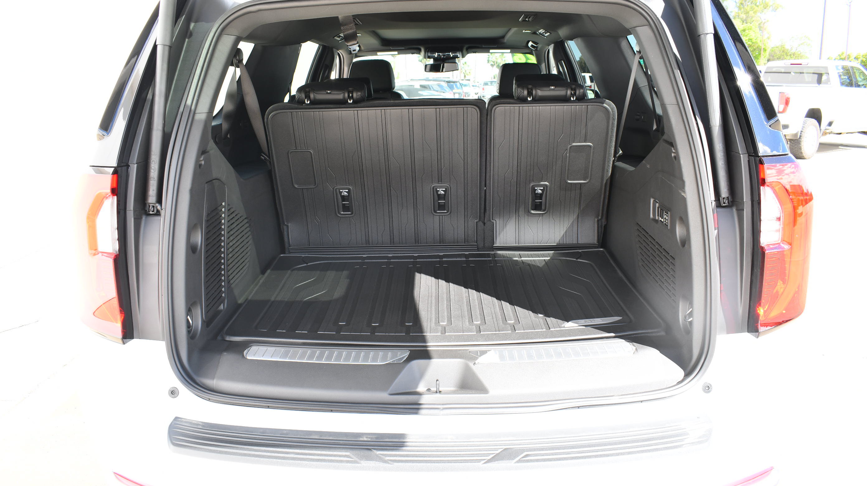 New 2026 GMC Yukon XL Denali w/ Sun & Power Step Package AWD/4WD image 8