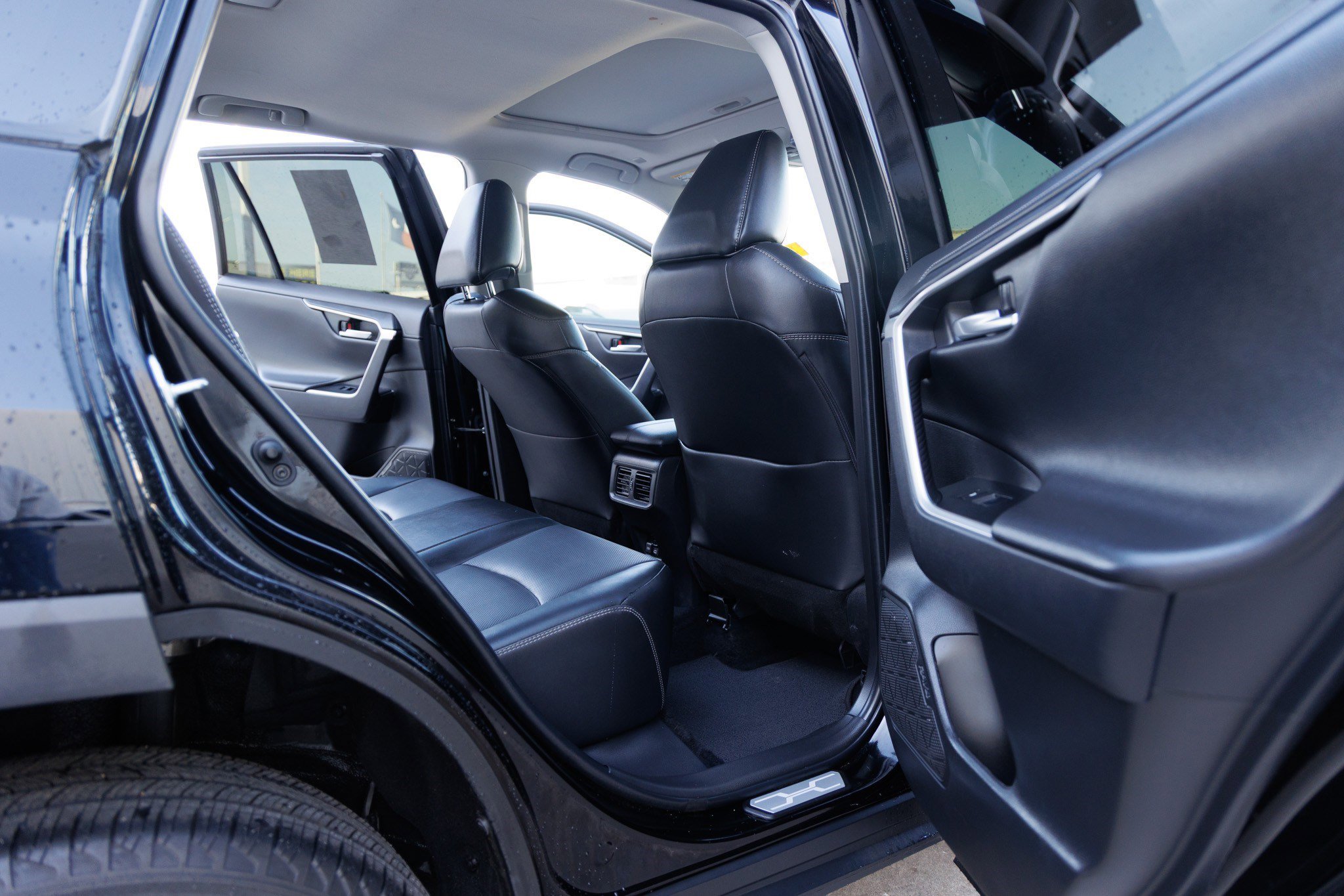 Used 2024 Toyota RAV4 Limited image 32