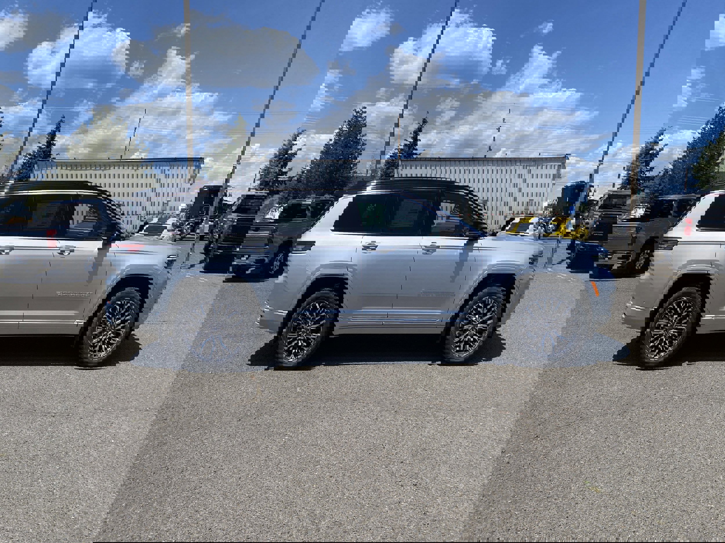 New 2025 Jeep Grand Cherokee L Summit image 2