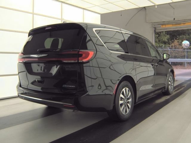 Certified 2023 Chrysler Pacifica Touring-L FWD image 3