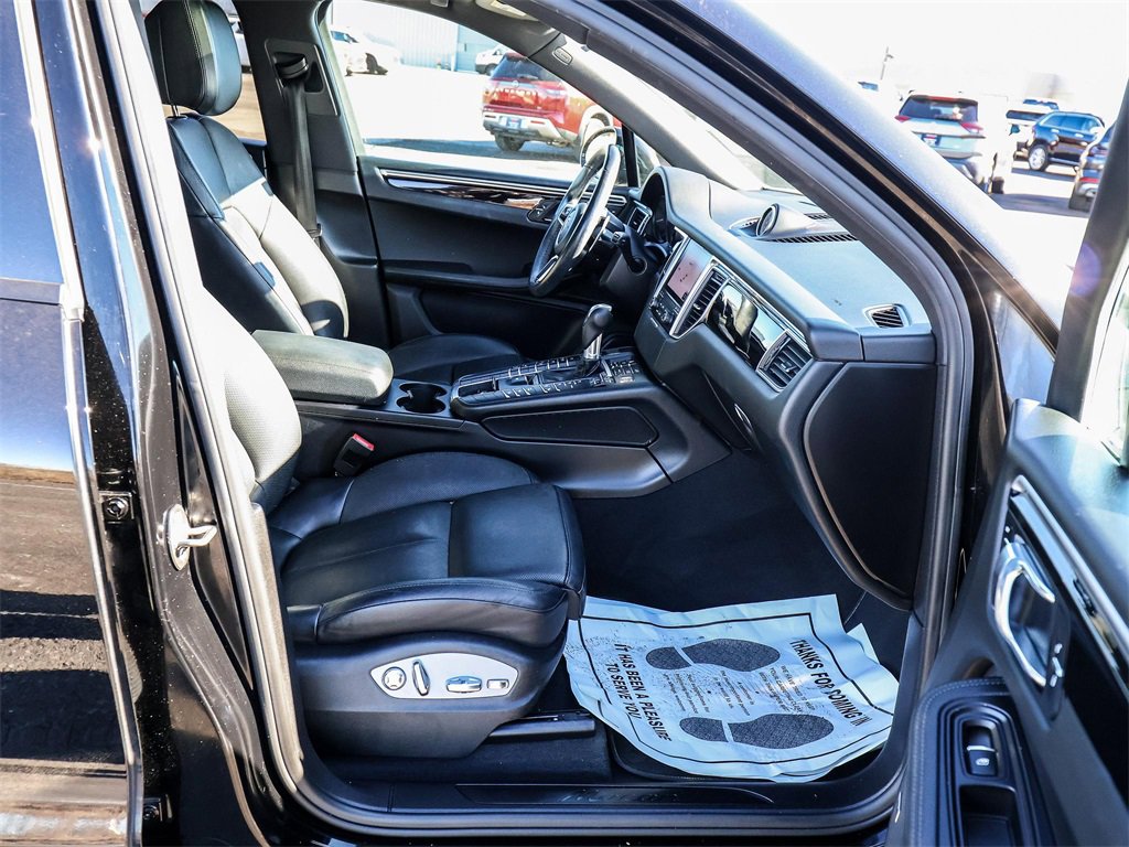 Used 2018 Porsche Macan Base image 14