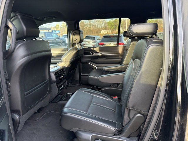 Used 2024 Jeep Wagoneer L Series II w/ Flexible Seating Group image 17